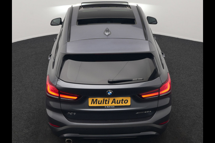 BMW X1 xDrive25e Sportline PHEV 221pk Dealer O.H | Trekhaak Afn. | Panodak | Head Up | Lederen Sportstoelen Memory & Verwarmd | Camera | Apple Carplay | Keyless | Sfeerverlichting | Navigatie | DAB | Plug in Hybrid |