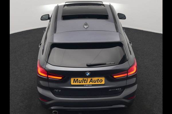 BMW X1 xDrive25e Sportline PHEV 221pk Dealer O.H | Trekhaak Afn. | Panodak | Head Up | Lederen Sportstoelen Memory & Verwarmd | Camera | Apple Carplay | Keyless | Sfeerverlichting | Navigatie | DAB | Plug in Hybrid |