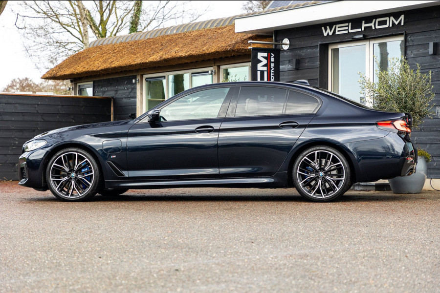 BMW 5 Serie 545e xDrive Business Edition Plus 94% I Schuifdak I H&K I Laser I M -sport I carbon I