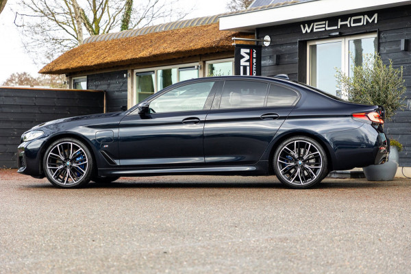 BMW 5 Serie 545e xDrive Business Edition Plus 94% I Schuifdak I H&K I Laser I M -sport I carbon I