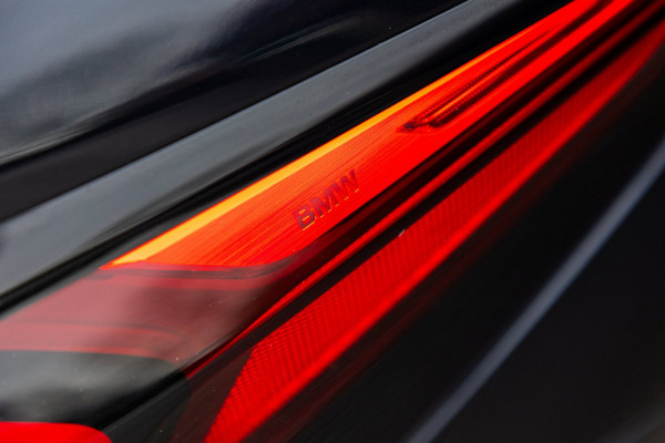 BMW 5 Serie 545e xDrive Business Edition Plus 94% I Schuifdak I H&K I Laser I M -sport I carbon I