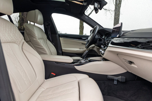 BMW 5 Serie 545e xDrive Business Edition Plus 94% I Schuifdak I H&K I Laser I M -sport I carbon I