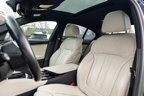 BMW 5 Serie 545e xDrive Business Edition Plus 94% I Schuifdak I H&K I Laser I M -sport I carbon I
