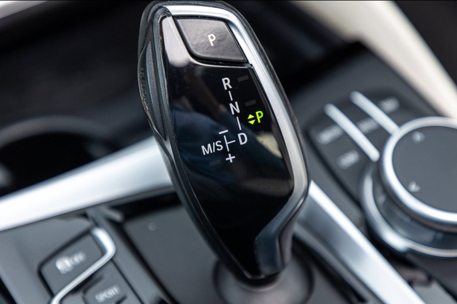 BMW 5 Serie 545e xDrive Business Edition Plus 94% I Schuifdak I H&K I Laser I M -sport I carbon I