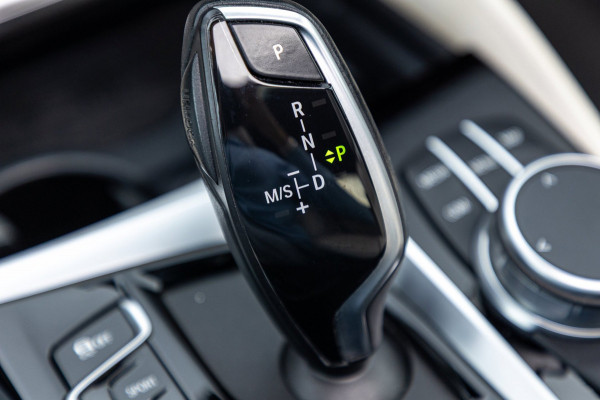 BMW 5 Serie 545e xDrive Business Edition Plus 94% I Schuifdak I H&K I Laser I M -sport I carbon I