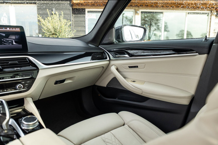 BMW 5 Serie 545e xDrive Business Edition Plus 94% I Schuifdak I H&K I Laser I M -sport I carbon I