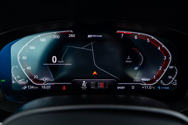 BMW 5 Serie 545e xDrive Business Edition Plus 94% I Schuifdak I H&K I Laser I M -sport I carbon I