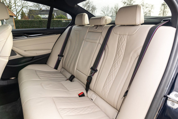 BMW 5 Serie 545e xDrive Business Edition Plus 94% I Schuifdak I H&K I Laser I M -sport I carbon I