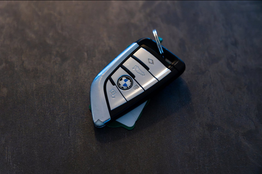 BMW 5 Serie 545e xDrive Business Edition Plus 94% I Schuifdak I H&K I Laser I M -sport I carbon I