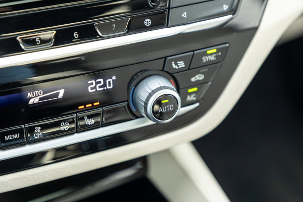 BMW 5 Serie 545e xDrive Business Edition Plus 94% I Schuifdak I H&K I Laser I M -sport I carbon I