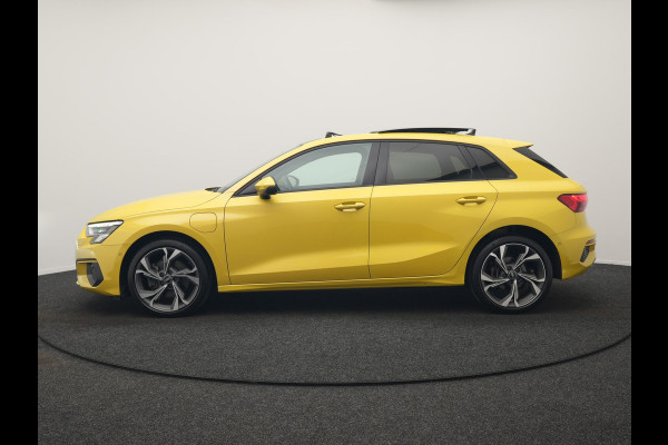 Audi A3 Sportback 40 e-tron Advance Sport PHEV 204pk Dealer O.H. | Panodak | Sportstoelen Verwarmd | Matrix LED | Keyless | Blis | Virtual Cockpit | Navigatie | DAB | Cruise Control | Plug In Hybrid |