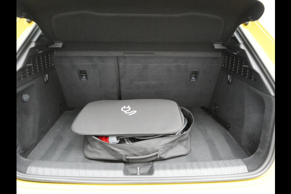 Audi A3 Sportback 40 e-tron Advance Sport PHEV 204pk Dealer O.H. | Panodak | Sportstoelen Verwarmd | Matrix LED | Keyless | Blis | Virtual Cockpit | Navigatie | DAB | Cruise Control | Plug In Hybrid |