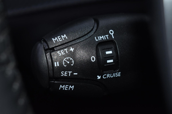 Peugeot 208 1.2 PureTech 100PK Allure Pack | Carplay | Camera | Stoelverw. | Keyless | Incl. garantie