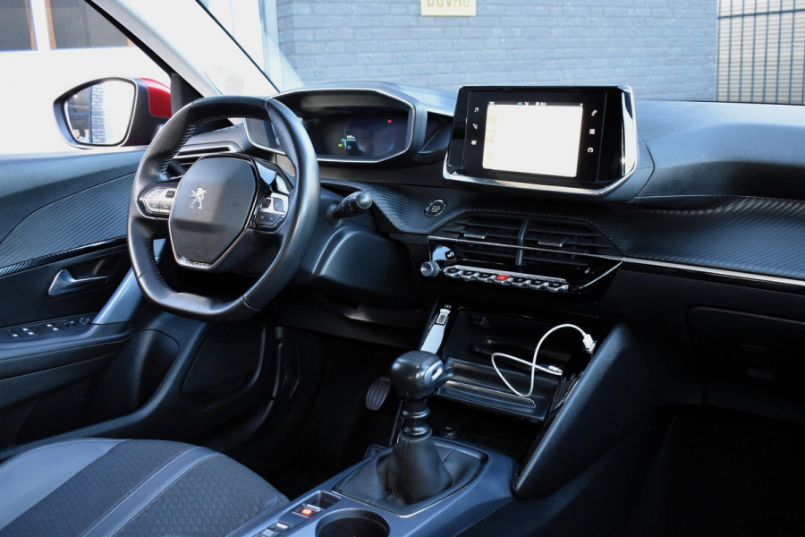 Peugeot 2008 1.2 PureTech 130PK Allure Pack | Carplay | Camera | 3D Dashb. | Stoelverw. | Incl. garantie