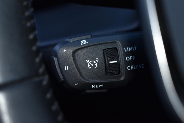 Peugeot 2008 1.2 PureTech 130PK Allure Pack | Carplay | Camera | 3D Dashb. | Stoelverw. | Incl. garantie