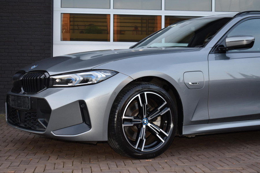 BMW 3 Serie Touring 330e Plugin Hybrid 292PK Aut. M-Sport | LED | Navi | Trekhaak | Camera | Incl. garantie