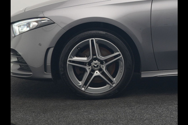 Mercedes-Benz A-Klasse 250 e AMG Line PHEV 218pk Dealer O.H. | Adaptive Cruise | Multi Beam LED | Camera | Sfeerverlichting | Lederen Sportstoelen Verwarmd | Widescreen Navi | Apple Carplay | Keyless | Blis | Navigatie | DAB | Plug In Hybrid |
