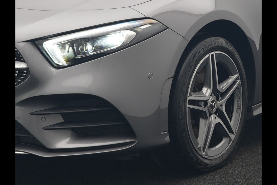 Mercedes-Benz A-Klasse 250 e AMG Line PHEV 218pk Dealer O.H. | Adaptive Cruise | Multi Beam LED | Camera | Sfeerverlichting | Lederen Sportstoelen Verwarmd | Widescreen Navi | Apple Carplay | Keyless | Blis | Navigatie | DAB | Plug In Hybrid |