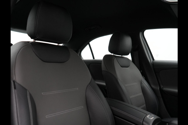 Mercedes-Benz A-Klasse 250 e AMG Line PHEV 218pk Dealer O.H. | Adaptive Cruise | Multi Beam LED | Camera | Sfeerverlichting | Lederen Sportstoelen Verwarmd | Widescreen Navi | Apple Carplay | Keyless | Blis | Navigatie | DAB | Plug In Hybrid |