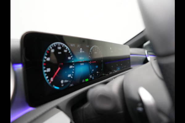Mercedes-Benz A-Klasse 250 e AMG Line PHEV 218pk Dealer O.H. | Adaptive Cruise | Multi Beam LED | Camera | Sfeerverlichting | Lederen Sportstoelen Verwarmd | Widescreen Navi | Apple Carplay | Keyless | Blis | Navigatie | DAB | Plug In Hybrid |