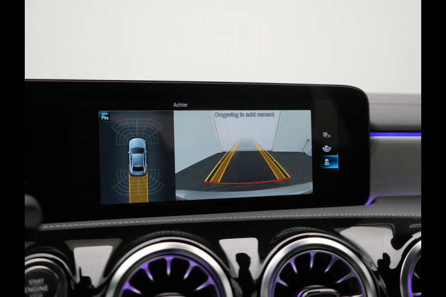Mercedes-Benz A-Klasse 250 e AMG Line PHEV 218pk Dealer O.H. | Adaptive Cruise | Multi Beam LED | Camera | Sfeerverlichting | Lederen Sportstoelen Verwarmd | Widescreen Navi | Apple Carplay | Keyless | Blis | Navigatie | DAB | Plug In Hybrid |