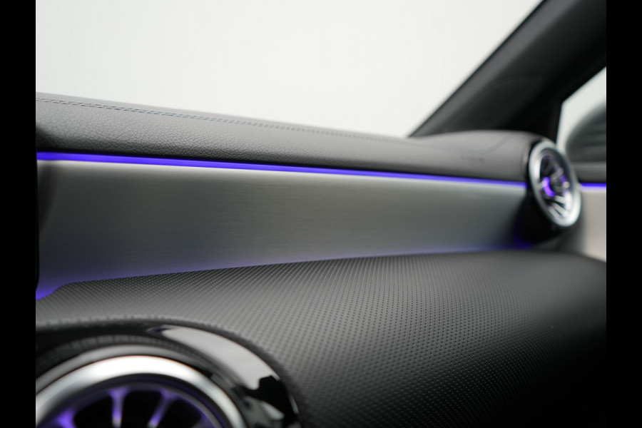 Mercedes-Benz A-Klasse 250 e AMG Line PHEV 218pk Dealer O.H. | Adaptive Cruise | Multi Beam LED | Camera | Sfeerverlichting | Lederen Sportstoelen Verwarmd | Widescreen Navi | Apple Carplay | Keyless | Blis | Navigatie | DAB | Plug In Hybrid |