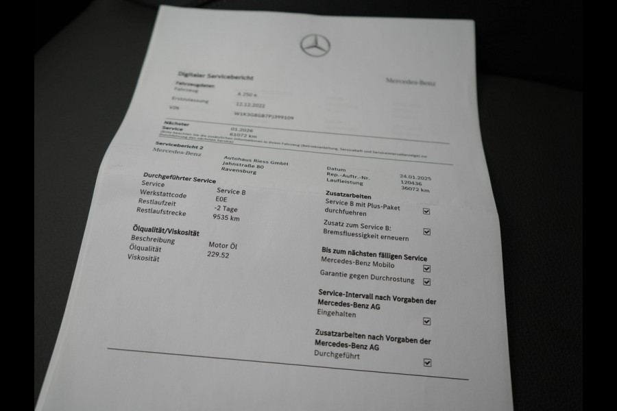 Mercedes-Benz A-Klasse 250 e AMG Line PHEV 218pk Dealer O.H. | Adaptive Cruise | Multi Beam LED | Camera | Sfeerverlichting | Lederen Sportstoelen Verwarmd | Widescreen Navi | Apple Carplay | Keyless | Blis | Navigatie | DAB | Plug In Hybrid |