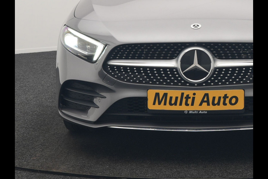Mercedes-Benz A-Klasse 250 e AMG Line PHEV 218pk Dealer O.H. | Adaptive Cruise | Multi Beam LED | Camera | Sfeerverlichting | Lederen Sportstoelen Verwarmd | Widescreen Navi | Apple Carplay | Keyless | Blis | Navigatie | DAB | Plug In Hybrid |