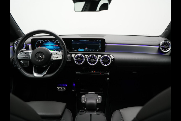 Mercedes-Benz A-Klasse 250 e AMG Line PHEV 218pk Dealer O.H. | Adaptive Cruise | Multi Beam LED | Camera | Sfeerverlichting | Lederen Sportstoelen Verwarmd | Widescreen Navi | Apple Carplay | Keyless | Blis | Navigatie | DAB | Plug In Hybrid |