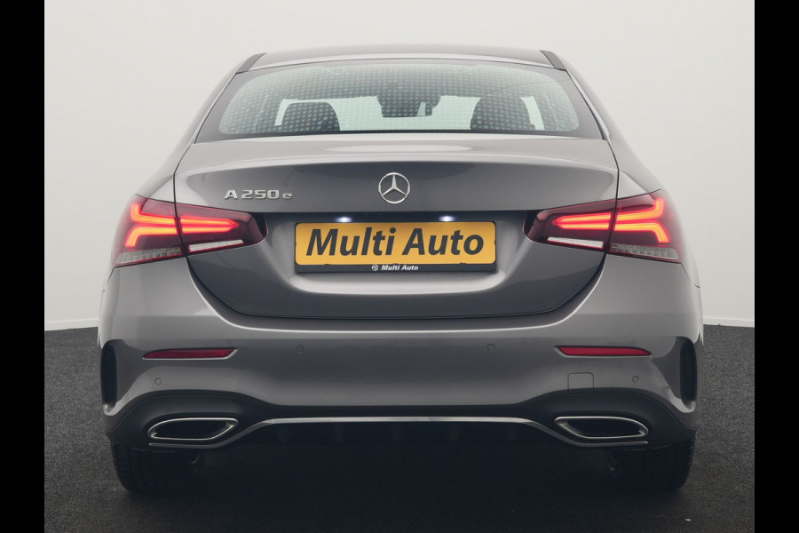 Mercedes-Benz A-Klasse 250 e AMG Line PHEV 218pk Dealer O.H. | Adaptive Cruise | Multi Beam LED | Camera | Sfeerverlichting | Lederen Sportstoelen Verwarmd | Widescreen Navi | Apple Carplay | Keyless | Blis | Navigatie | DAB | Plug In Hybrid |