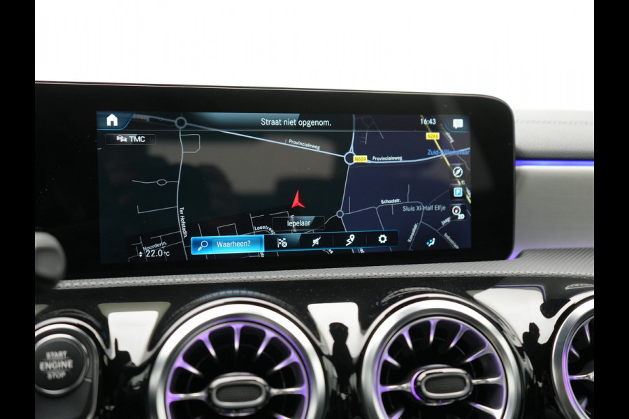 Mercedes-Benz A-Klasse 250 e AMG Line PHEV 218pk Dealer O.H. | Adaptive Cruise | Multi Beam LED | Camera | Sfeerverlichting | Lederen Sportstoelen Verwarmd | Widescreen Navi | Apple Carplay | Keyless | Blis | Navigatie | DAB | Plug In Hybrid |