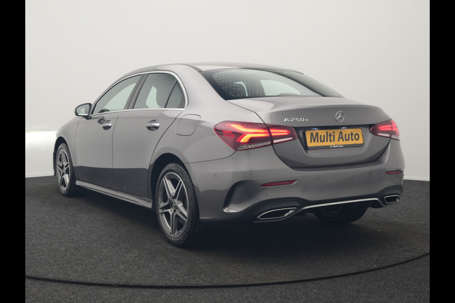 Mercedes-Benz A-Klasse 250 e AMG Line PHEV 218pk Dealer O.H. | Adaptive Cruise | Multi Beam LED | Camera | Sfeerverlichting | Lederen Sportstoelen Verwarmd | Widescreen Navi | Apple Carplay | Keyless | Blis | Navigatie | DAB | Plug In Hybrid |