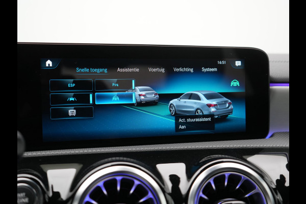 Mercedes-Benz A-Klasse 250 e AMG Line PHEV 218pk Dealer O.H. | Adaptive Cruise | Multi Beam LED | Camera | Sfeerverlichting | Lederen Sportstoelen Verwarmd | Widescreen Navi | Apple Carplay | Keyless | Blis | Navigatie | DAB | Plug In Hybrid |