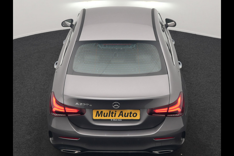 Mercedes-Benz A-Klasse 250 e AMG Line PHEV 218pk Dealer O.H. | Adaptive Cruise | Multi Beam LED | Camera | Sfeerverlichting | Lederen Sportstoelen Verwarmd | Widescreen Navi | Apple Carplay | Keyless | Blis | Navigatie | DAB | Plug In Hybrid |