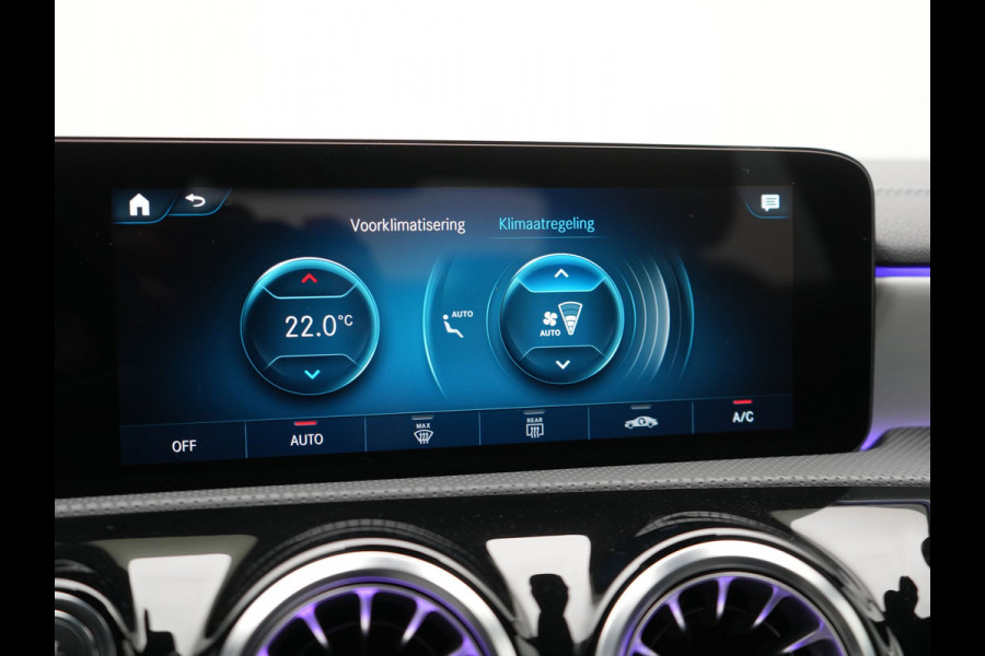 Mercedes-Benz A-Klasse 250 e AMG Line PHEV 218pk Dealer O.H. | Adaptive Cruise | Multi Beam LED | Camera | Sfeerverlichting | Lederen Sportstoelen Verwarmd | Widescreen Navi | Apple Carplay | Keyless | Blis | Navigatie | DAB | Plug In Hybrid |