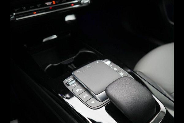 Mercedes-Benz A-Klasse 250 e AMG Line PHEV 218pk Dealer O.H. | Adaptive Cruise | Multi Beam LED | Camera | Sfeerverlichting | Lederen Sportstoelen Verwarmd | Widescreen Navi | Apple Carplay | Keyless | Blis | Navigatie | DAB | Plug In Hybrid |
