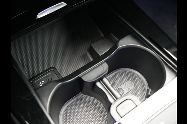 Mercedes-Benz A-Klasse 250 e AMG Line PHEV 218pk Dealer O.H. | Adaptive Cruise | Multi Beam LED | Camera | Sfeerverlichting | Lederen Sportstoelen Verwarmd | Widescreen Navi | Apple Carplay | Keyless | Blis | Navigatie | DAB | Plug In Hybrid |