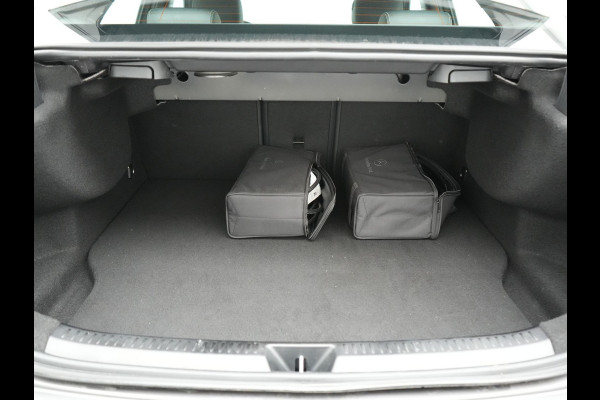 Mercedes-Benz A-Klasse 250 e AMG Line PHEV 218pk Dealer O.H. | Adaptive Cruise | Multi Beam LED | Camera | Sfeerverlichting | Lederen Sportstoelen Verwarmd | Widescreen Navi | Apple Carplay | Keyless | Blis | Navigatie | DAB | Plug In Hybrid |