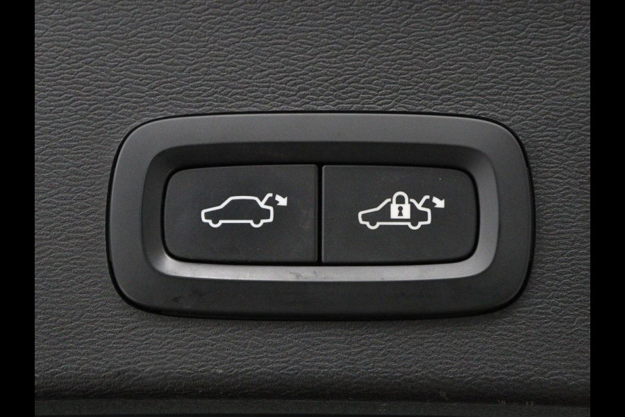 Volvo XC40 Recharge P8 AWD R-Design | SOH 92% | Stoel & stuurverwarming | Trekhaak | Warmtepomp | Leder/Alcantara | Carplay | Navigatie | Adaptive cruise | Keyless | Navigatie