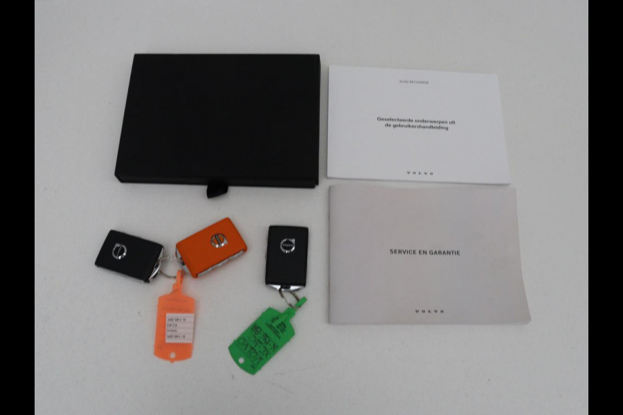 Volvo XC40 Recharge P8 AWD R-Design | SOH 92% | Stoel & stuurverwarming | Trekhaak | Warmtepomp | Leder/Alcantara | Carplay | Navigatie | Adaptive cruise | Keyless | Navigatie