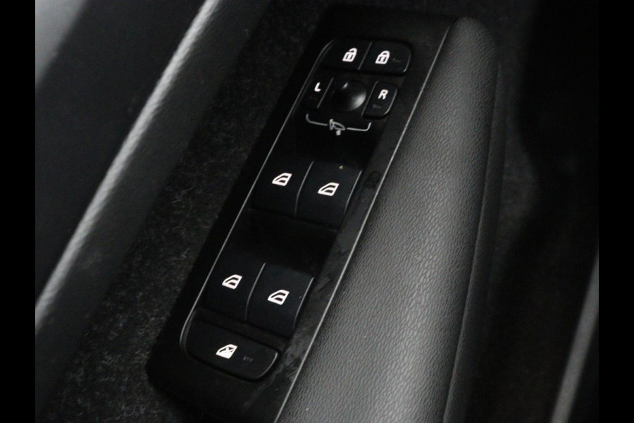 Volvo XC40 Recharge P8 AWD R-Design | SOH 92% | Stoel & stuurverwarming | Trekhaak | Warmtepomp | Leder/Alcantara | Carplay | Navigatie | Adaptive cruise | Keyless | Navigatie