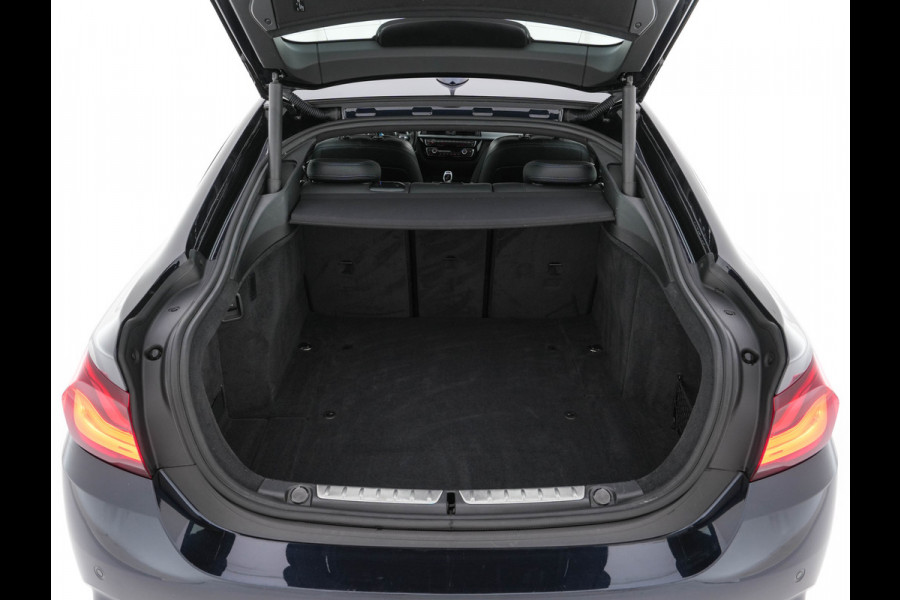BMW 4 Serie Gran Coupé 420i M-Sportpack High Executive Edition (INCL-BTW) Aut. *LEATHER | FULL-LED | DIGI-COCKPIT | HIFI-SOUND | HEATED-SPORTSEATS | DAB+ | CAMERA | SHIFTPADDLES | PRIVACYGLASS | HEAD-UP | TOWBAR | KEYLESS | CARBON-INLAY | 19''ALU*