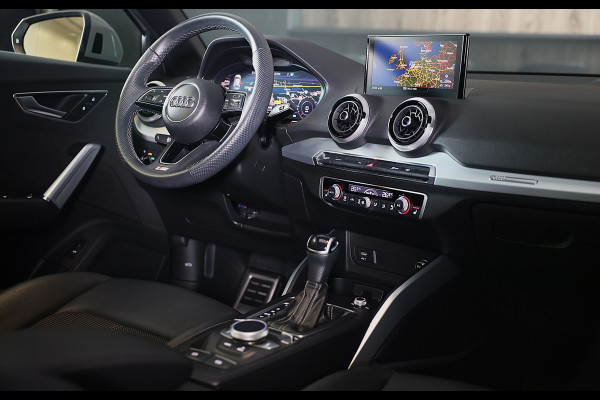 Audi Q2 35 TFSI Edition ONE / AUT / CC / Open Panoramadak / Virtual Cockpit / Lane Assist / Dode Hoek / Navi / Camera / Led / 19 I