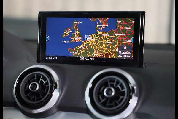 Audi Q2 35 TFSI Edition ONE / AUT / CC / Open Panoramadak / Virtual Cockpit / Lane Assist / Dode Hoek / Navi / Camera / Led / 19 I