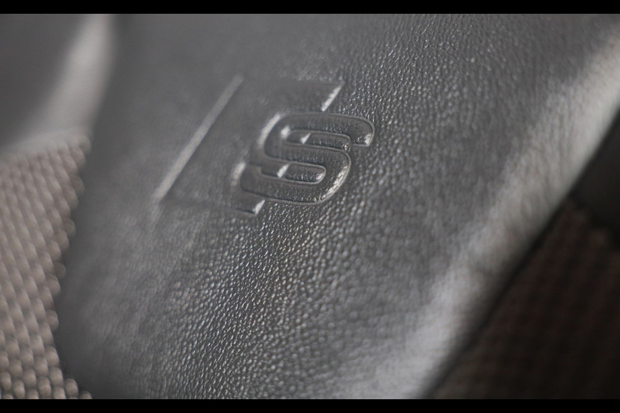 Audi Q2 35 TFSI Edition ONE / AUT / CC / Open Panoramadak / Virtual Cockpit / Lane Assist / Dode Hoek / Navi / Camera / Led / 19 I