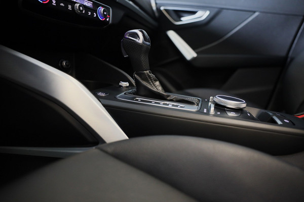 Audi Q2 35 TFSI Edition ONE / AUT / CC / Open Panoramadak / Virtual Cockpit / Lane Assist / Dode Hoek / Navi / Camera / Led / 19 I