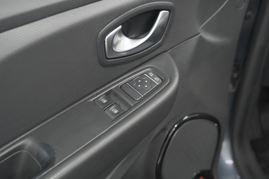 Renault Clio TCe 90 Limited | Camera | Navigatie | Parkeersensoren | Climate Control