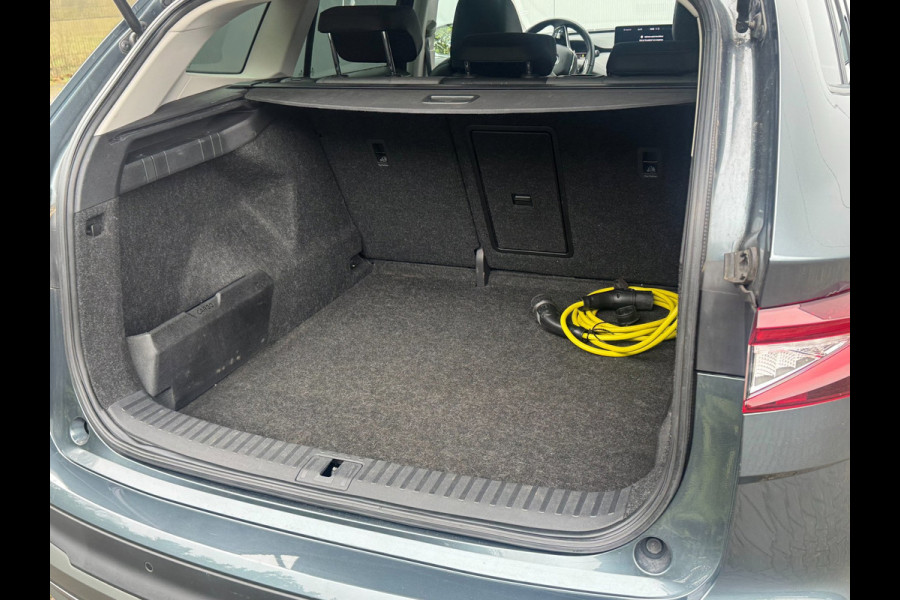 Škoda ENYAQ iV BUSINESS PANORAMADAK CARPLAY ORIGINEEL NEDERLANDS NAP