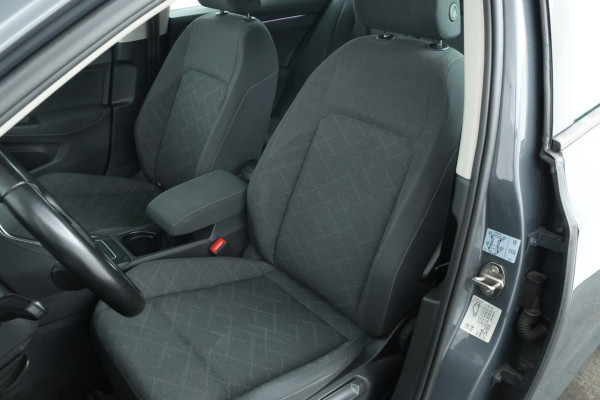 Volkswagen Golf 1.0 TSI Life 5 Deurs hb, Navigatie, Airco,