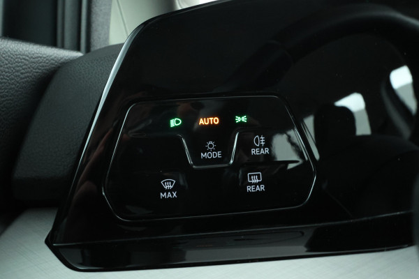 Volkswagen Golf 1.0 TSI Life 5 Deurs hb, Navigatie, Airco,